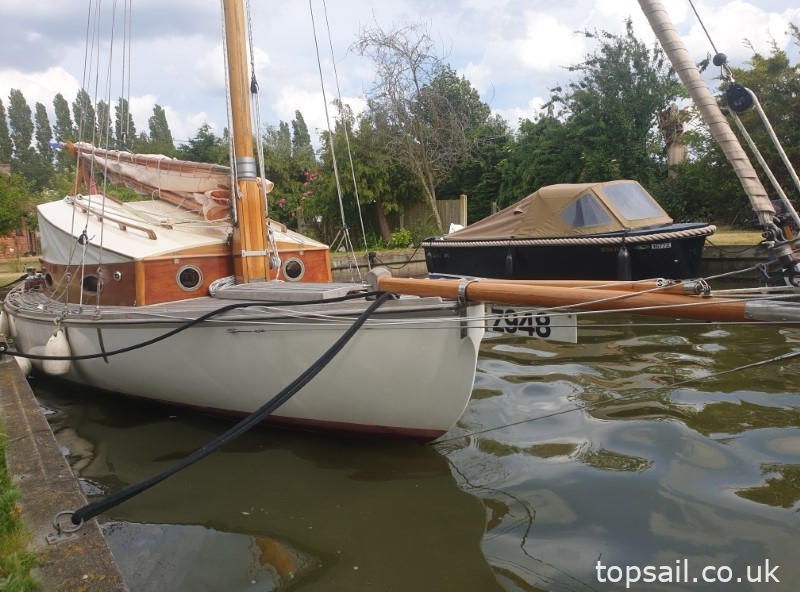 1986 Farrington 25 River Cruiser