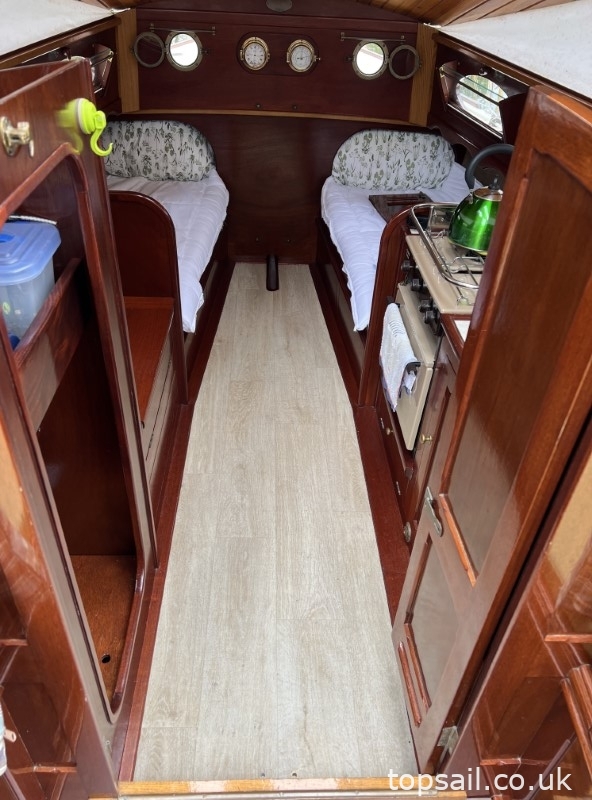 1996 Farrington 25 River Cruiser
