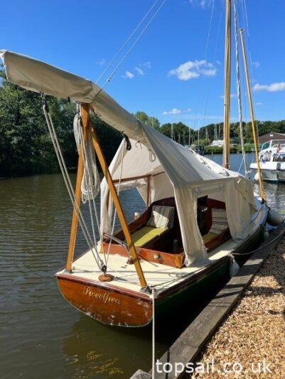 1996 Farrington 25 River Cruiser