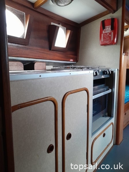 1997 Herbert Woods Elanco 28 River Cruiser #340 (GRP Hull)