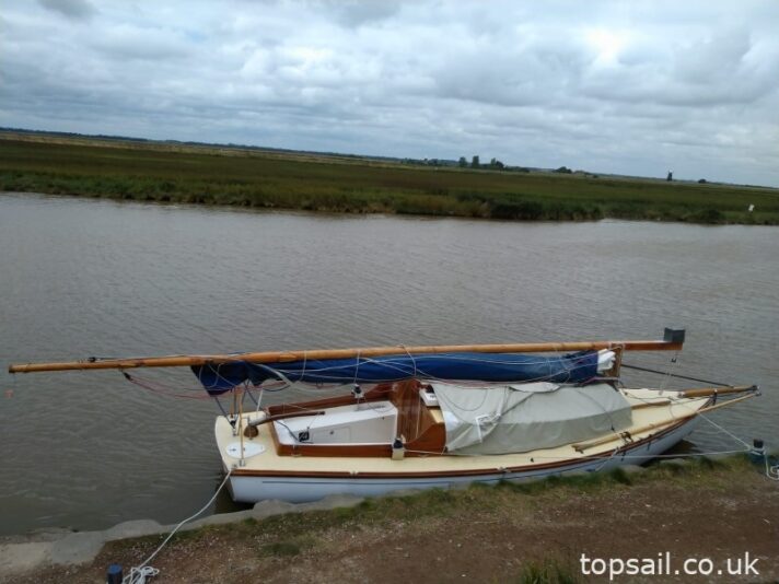 1997 Herbert Woods Elanco 28 River Cruiser #340 (GRP Hull)