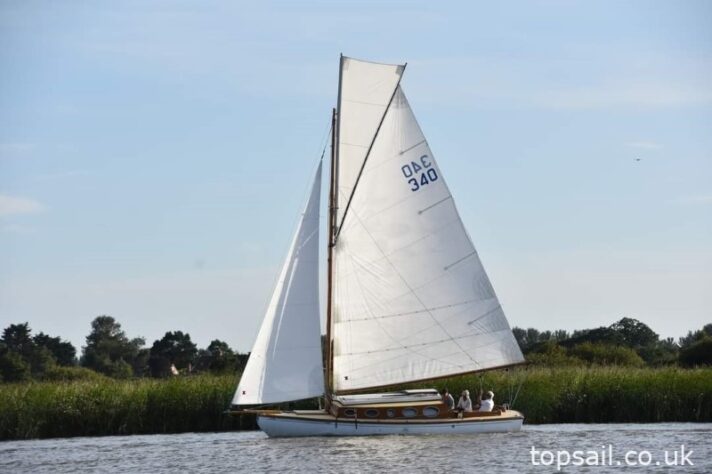 1997 Herbert Woods Elanco 28 River Cruiser #340 (GRP Hull)
