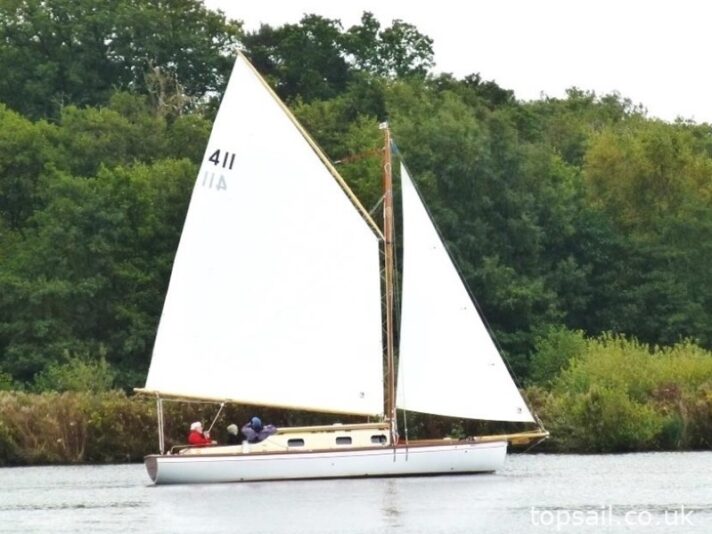 1981 Easticks 28 River Cruiser #411 (GRP Hull)