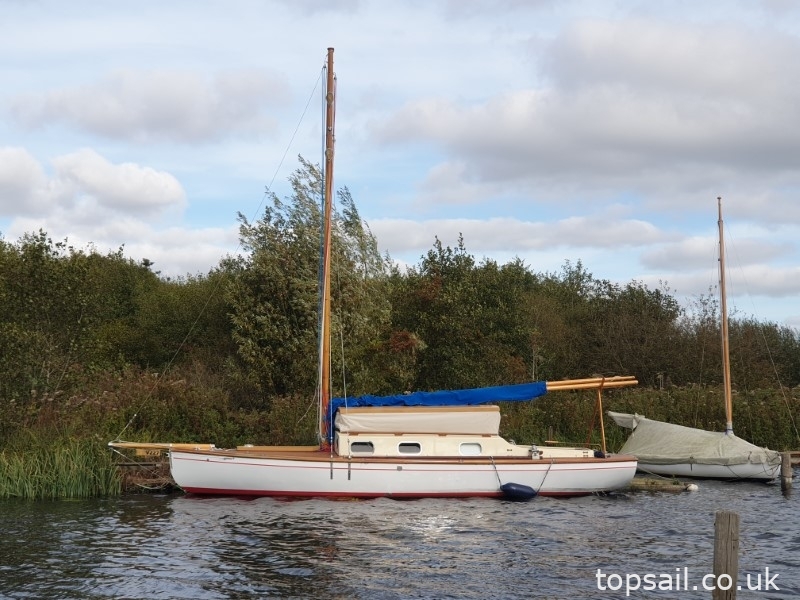 1981 Easticks 28 River Cruiser #411 (GRP Hull)