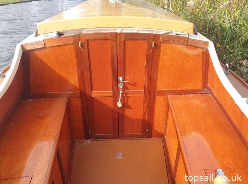 1981 Easticks 28 River Cruiser #411 (GRP Hull)