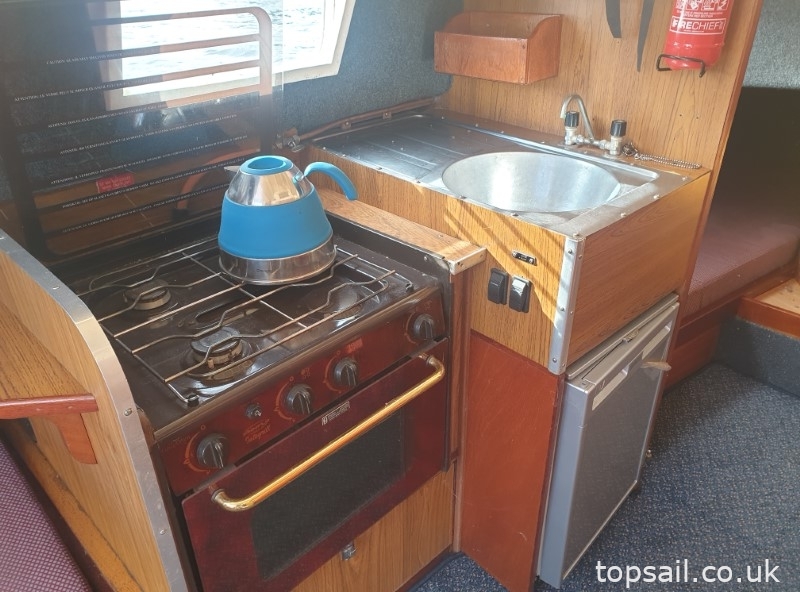 1981 Easticks 28 River Cruiser #411 (GRP Hull)