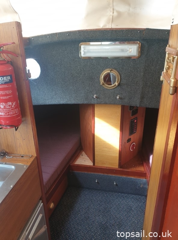 1981 Easticks 28 River Cruiser #411 (GRP Hull)