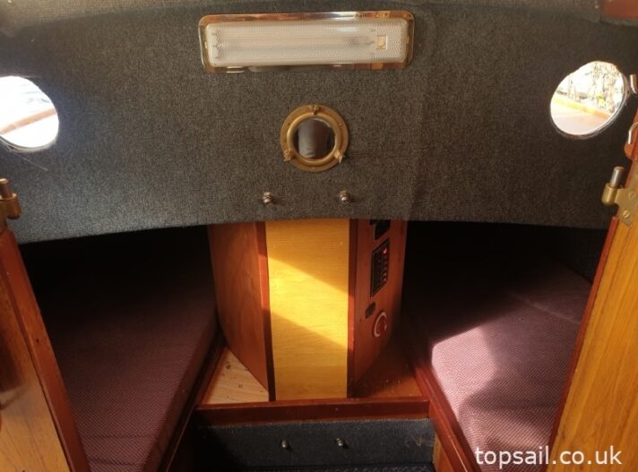 1981 Easticks 28 River Cruiser #411 (GRP Hull)
