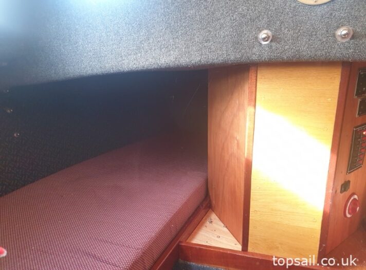 1981 Easticks 28 River Cruiser #411 (GRP Hull)