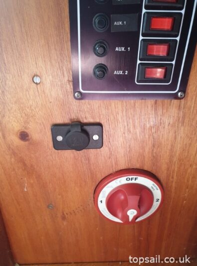 1981 Easticks 28 River Cruiser #411 (GRP Hull)