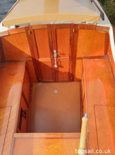 1981 Easticks 28 River Cruiser #411 (GRP Hull)