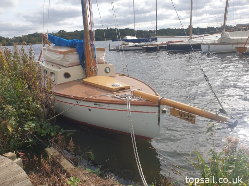 1981 Easticks 28 River Cruiser #411 (GRP Hull)