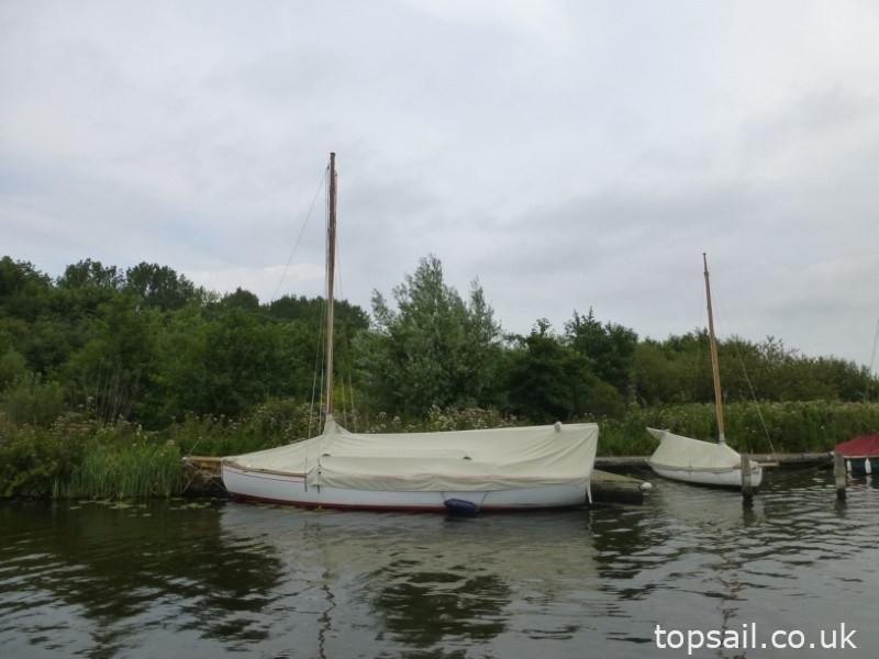 1981 Easticks 28 River Cruiser #411 (GRP Hull)
