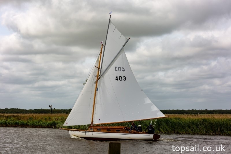 1993 Landamores Elanco 30 River Cruiser Class #403 (GRP Hull)