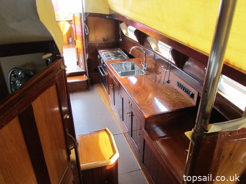 1993 Landamores Elanco 30 River Cruiser Class #403 (GRP Hull)