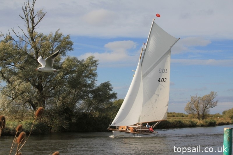 1993 Landamores Elanco 30 River Cruiser Class #403 (GRP Hull)